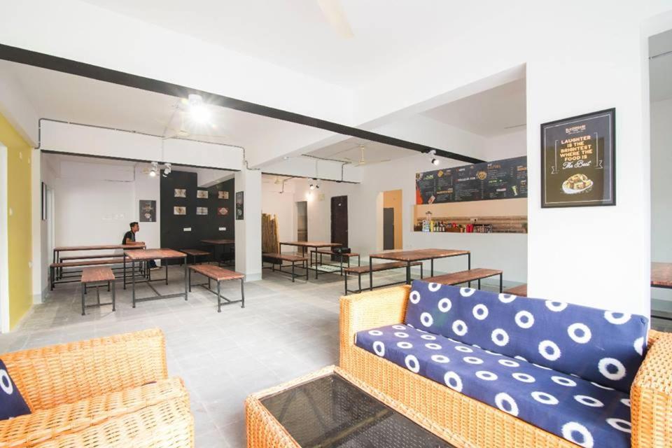Buzz Quarter Hotel Hyderabad Esterno foto